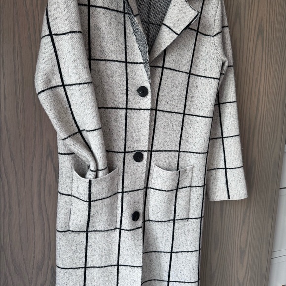 Evereve John + Jenn Black and White Plaid Coatigan / Long Cardigan - Picture 12 of 12